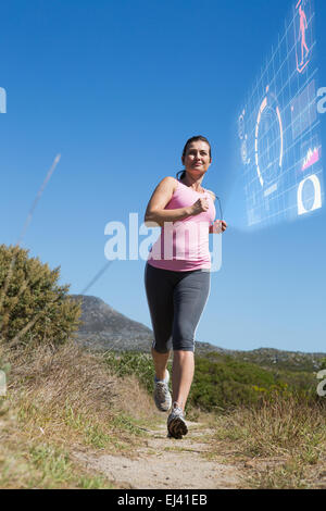 Zusammengesetztes Bild der aktiven Frau Joggen in der Natur Stockfoto