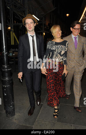 Suki Waterhouse und Bradley Cooper genießen ein Doppel-Date im J. Sheekey Restaurant mit Sienna Miller und Verlobter Tom Sturridge Featuring: Sienna Miller, Tom Sturridge Where: London, Vereinigtes Königreich bei: 15 Sep 2014 Stockfoto