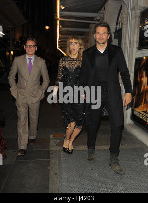 Suki Waterhouse und Bradley Cooper genießen ein Doppel-Date im J. Sheekey Restaurant mit Sienna Miller und Verlobter Tom Sturridge Featuring: Suki Waterhouse, Bradley Cooper wo: London, Vereinigtes Königreich bei: 15 Sep 2014 Stockfoto