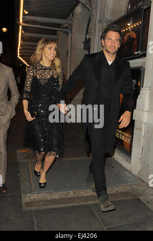 Suki Waterhouse und Bradley Cooper genießen ein Doppel-Date im J. Sheekey Restaurant mit Sienna Miller und Verlobter Tom Sturridge Featuring: Suki Waterhouse, Bradley Cooper wo: London, Vereinigtes Königreich bei: 15 Sep 2014 Stockfoto