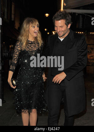 Suki Waterhouse und Bradley Cooper genießen ein Doppel-Date im J. Sheekey Restaurant mit Sienna Miller und Verlobter Tom Sturridge Featuring: Suki Waterhouse, Bradley Cooper wo: London, Vereinigtes Königreich bei: 15 Sep 2014 Stockfoto