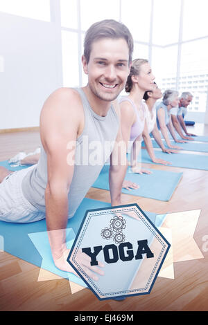 Yoga gegen Sechseck Stockfoto