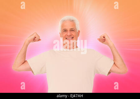 Zusammengesetztes Bild der ältere Mann seine Arme beugen Stockfoto