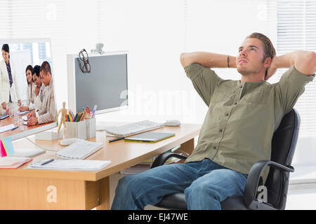 Zusammengesetztes Bild der charismatische Unternehmerin dabei eine Präsentation Stockfoto