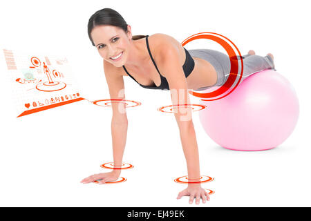 Zusammengesetztes Bild Fit Frau tun Push ups auf Fitness-Ball Stockfoto