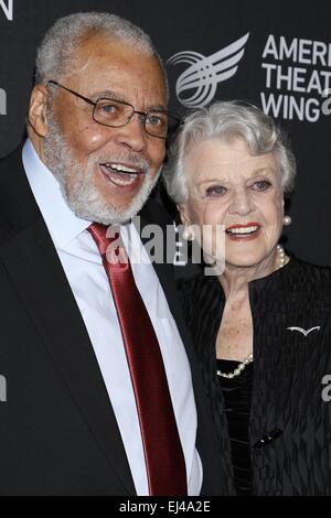 Die 2014 American Theatre Wing jährliche Gala statt, an der Plaza Hotel - Anreise mit: James Earl Jones, Angela Lansbury Where: New York City, New York, USA bei: 15 Sep 2014 Stockfoto