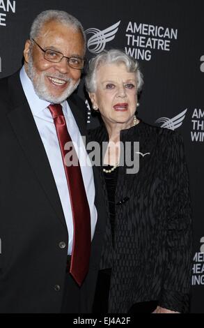 Die 2014 American Theatre Wing jährliche Gala statt, an der Plaza Hotel - Anreise mit: James Earl Jones, Angela Lansbury Where: New York City, New York, USA bei: 15 Sep 2014 Stockfoto