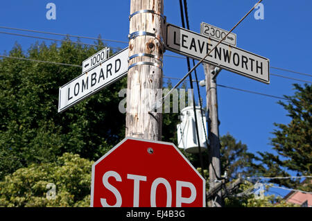 Der Beschilderung des berühmten Lombard Street und Leavenworth, in San Francisco, USA. Stockfoto