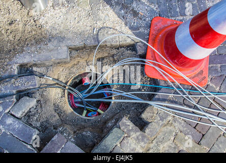 Alkmaar, Nordholland, Old Town, Kabel für Telekommunikation regelt, Glasfaser-Kabel, Internet, Telefon, TV Stockfoto