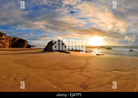 Portugal, Alentejo: Malerischen Sonnenuntergang am Strand von Porto Covo Stockfoto