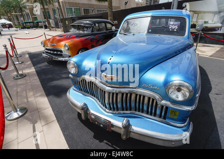Oldtimer auf dem Display auf dem Emirates Classic Car Festival März 2015 in Downtown District von Dubai Vereinigte Arabische Emirate Stockfoto
