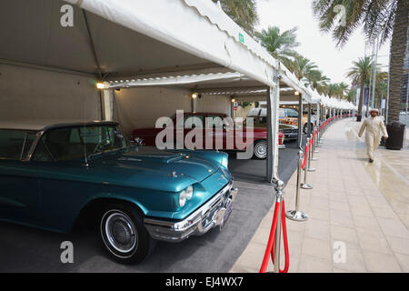Oldtimer auf dem Display auf dem Emirates Classic Car Festival März 2015 in Downtown District von Dubai Vereinigte Arabische Emirate Stockfoto