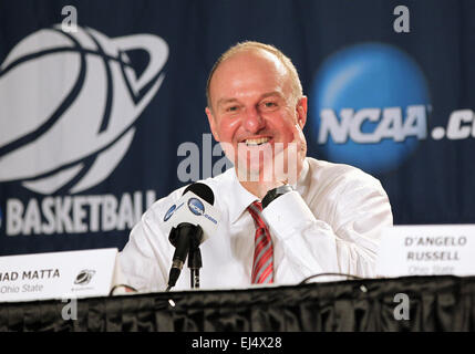 19. März 2015: Ohio State Buckeyes Cheftrainer Thad Matta ist, dass alle Lächeln nach ihrer Überstunden in der 2. Runde der 2015 NCAA Männer Basketball-Meisterschaften im Moda Center Portland OR VCU gewinnen Stockfoto
