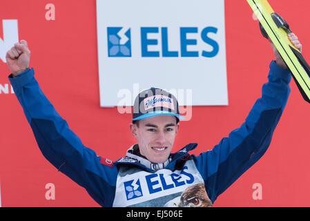 Stefan Kraft Österreichs feiert seinen dritten Platz bei FIS World Cup Planica fliegen Hill individuelle Skispringen. Skispringen ist eine Form des nordischen Skisports in der Athleten eine Take-off Rampe, genannt ein Anlauf hinunter, springen und fliegen so weit wie möglich. Punkte werden vergeben für Distanz und Stil. (Foto von Rok Rakun / Pacific Press) Stockfoto