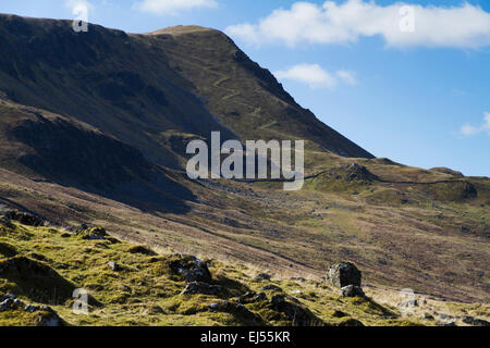 Blick in Richtung Tyrrau Mawr (Craig Las) auf dem Weg nach oben die Pony-Pfad auf Cadair Idris im südlichen Snowdonia, Nord-Wales Stockfoto