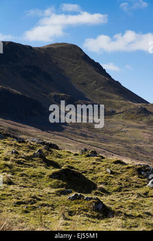 Blick in Richtung Tyrrau Mawr (Craig Las) auf dem Weg nach oben die Pony-Pfad auf Cadair Idris im südlichen Snowdonia, Nord-Wales Stockfoto