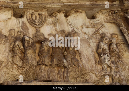 Italien. Rom. Bogen von Titus. 82 n. Chr. von Kaiser Domitian Titus Siege Gedenken errichtet. Verwöhnen von Jerusalem. Stockfoto