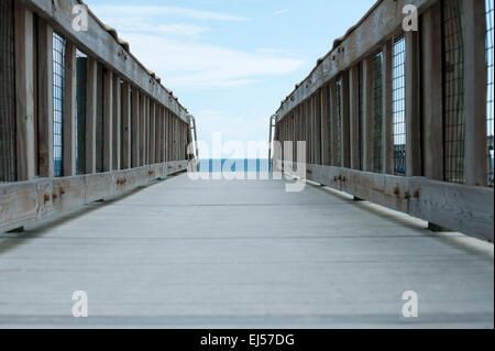 Fußgängerbrücke zum Strand von Pensacola, Florida Stockfoto