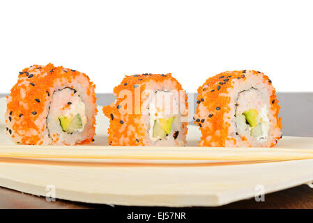 Nahaufnahme von drei California Maki Sushi in Zeile Stockfoto