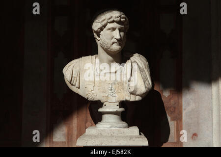 Römischer Kaiser Hadrian. Römische Marmorbüste von 2. Jahrhundert n. Chr.. Römische Nationalmuseum, Palazzo Altemps, Rom, Italien. Stockfoto