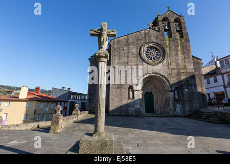 Cruceiro, Stein, Kreuz, in der Kirche Santa María del Azogue Plaza Fernán Pérez de Andrade, Betanzos Stockfoto