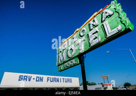 Tucson, AZ - 25. September - der Wegweiser für die Arizona Motel im ritillo Nachbarschaft in Tucson, Arizona am 25. September 1998. Stockfoto