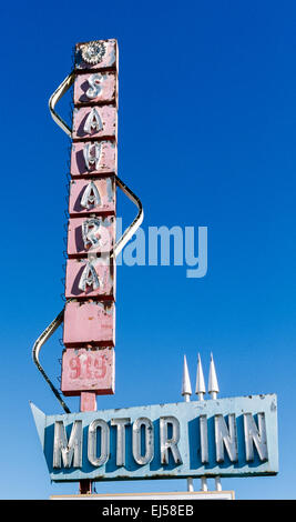 Tucson, AZ - 25. September - der Wegweiser für die Sahara Motor Inn in der ritillo Nachbarschaft in Tucson, Arizona am 25. September 1998. Stockfoto