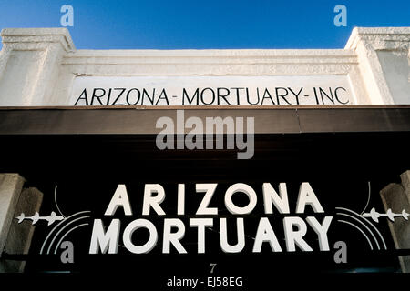 Tucson, AZ - 25. September - der Haupteingang des Arizona leichenhalle Die ritillo Nachbarschaft in Tucson, Arizona am 25. September 1998 gefunden. Stockfoto