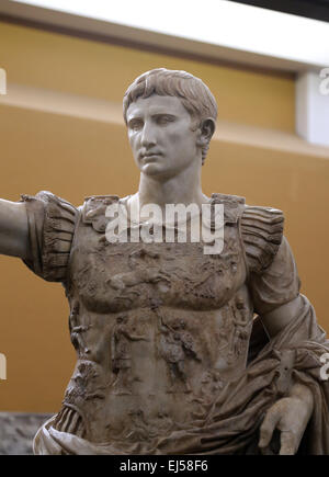 Römische Kunst. Augustus (61 v. Chr. - 14 n. Chr.). Römischer Kaiser. Marmorstatue des Augustus von Prima Porta. (1. Jahrhundert). Vatikan. Stockfoto