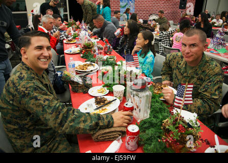 Weihnachtsessen für uns Soldaten am Wounded Warrior Center, Camp Pendleton, nördlich von San Diego, Kalifornien, USA Stockfoto