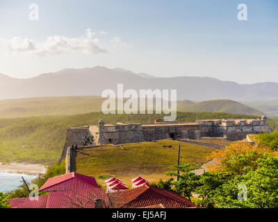 Blick von oberhalb von San Pedro De La Roca Castle, Santiago De Cuba. Stockfoto