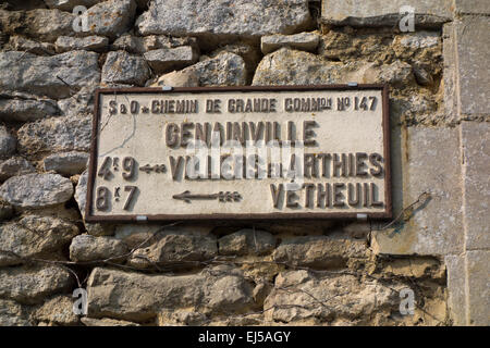 Alte Straßenschild am Genainville, Val-d ' Oise, Ile de France, Frankreich Stockfoto