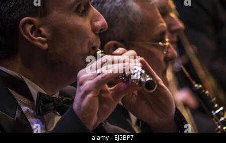 Flötist des Nationalorchesters Präsidenten der Ukraine. 21. März 2015. 21. März 2015 in Kiew statt 14 internationales jazz-Festival "Einheit" © Igor Golovniov/ZUMA Draht/Alamy Live News Stockfoto