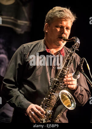 Kiew, Ukraine. 21. März 2015. Saxofonist Alexander Rukomoynikov. 21. März 2015 in Kiew statt 14 internationales jazz-Festival "Einheit". Bildnachweis: Igor Golovnov/Alamy Live-Nachrichten Stockfoto