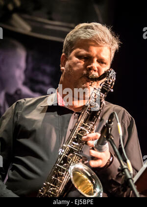 Kiew, Ukraine. 21. März 2015. Saxofonist Alexander Rukomoynikov. 21. März 2015 in Kiew statt 14 internationales jazz-Festival "Einheit". Bildnachweis: Igor Golovnov/Alamy Live-Nachrichten Stockfoto