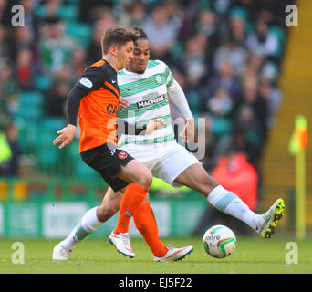 Glasgow, Schottland. 21. März 2015. Schottische Premier League. Celtic gegen Dundee United. Jason Denayer und Charlie Telfer Kampf um die Kontrolle Credit: Action Plus Sport/Alamy Live News Stockfoto