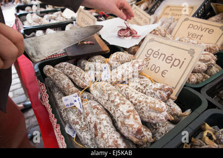 Französische Wurst Stall auf Samstagsmarkt, Beaune, Frankreich, Europa Stockfoto