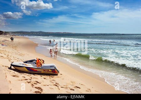 Jet-ski zum Mieten am Mui Ne Strand zur Verfügung. Mui Ne, Binh Thuan Provinz, Vietnam. Stockfoto