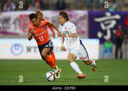 (L, R)  Daisuke Watabe (Ardija), Yoshiaki Komai (Sanga), 21. März 2015 - Fußball /Soccer: 2015 J2 League match zwischen Omiya Ardija 2-1 Kyoto Sanga im Nack5 Stadion Omiya, Saitama, Japan.  (Foto von YUTAKA/AFLO SPORT) [1040] Stockfoto