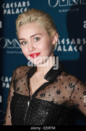 Las Vegas, Nevada, USA. 22. März 2015. Sängerin Miley Cyrus veranstaltet Herz des Omnia am 21. März 2015 im Omnia Nachtclub in Caesar Palace Hotel & Casino in Las Vegas, Nevada. Bildnachweis: Marcel Thomas/ZUMA Draht/Alamy Live-Nachrichten Stockfoto