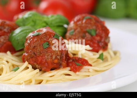 Spaghetti mit Fleischbällchen Nudeln Nudeln Essen auf einem Teller Stockfoto