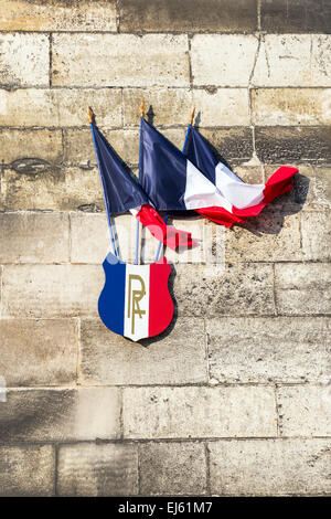 Französische Nationalflaggen auf Gemeindehaus in Troyes, Frankreich, Europa Stockfoto