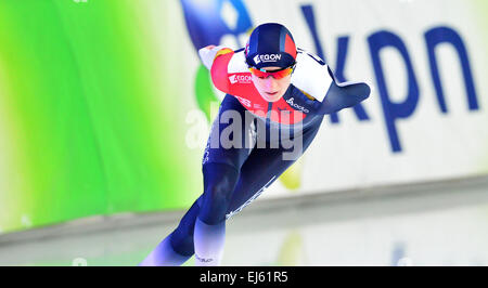 Erfurt, Deutschland. 21. März 2015. Tschechische Eisschnellläuferin, Martina Sáblíková in der 3000m Entfernung-Wettbewerb bei der Eisschnelllauf-WM in der Gunda Niemann-Stirnemann-Halle in Erfurt, Deutschland, 21. März 2015 in Aktion. Foto: MARTIN SCHUTT/Dpa/Alamy Live News Stockfoto