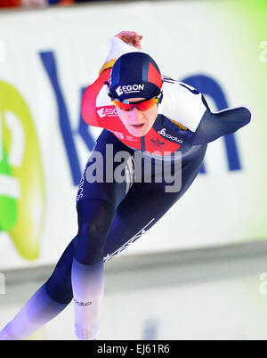 Erfurt, Deutschland. 21. März 2015. Tschechische Eisschnellläuferin, Martina Sáblíková in der 3000m Entfernung-Wettbewerb bei der Eisschnelllauf-WM in der Gunda Niemann-Stirnemann-Halle in Erfurt, Deutschland, 21. März 2015 in Aktion. Foto: MARTIN SCHUTT/Dpa/Alamy Live News Stockfoto