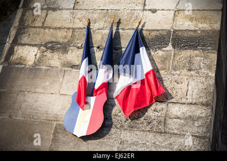 Französische Nationalflaggen auf Gemeindehaus in Troyes, Frankreich, Europa Stockfoto