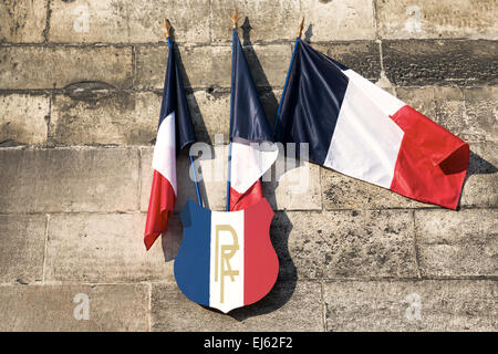 Französische Nationalflaggen auf Gemeindehaus in Troyes, Frankreich, Europa Stockfoto