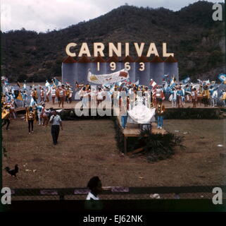 AJAXNETPHOTO. 1963 GRENADA, WEST INDIES. -KARNEVALSKÖNIGIN VORGESTELLT. FOTO; REG CALVERT/AJAX AJAX © NEWS & FEATURE SERVICE/REG CALVERT SAMMLUNG REF: 1963 COU 6 Stockfoto