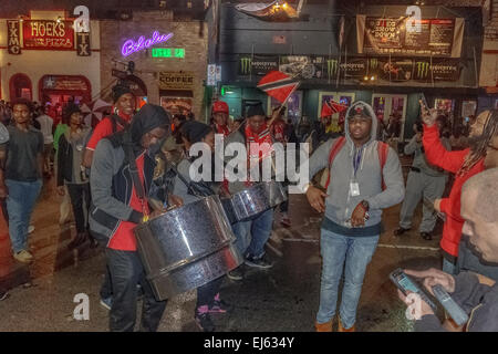 Austin, Texas, USA. 20. März 2015. Eine Trinidad Steel Drum Band März 6th Street auf dem SXSW in Austin Texas USA am 20. März 2015 Credit: Jon-Paul Jones/Alamy Live News Stockfoto