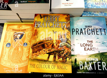 Bücher von Terry Pratchett in London Buchladen Stockfoto