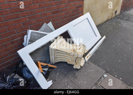 Stamford Hill, London, Großbritannien. 22. März 2015. Eine Synagoge in Stamford Hill, London wurde von etwa 20 betrunkene Männer um 01:00 Sonntag Morgen angegriffen. Schaden verursacht worden ist, zur Unterkunft und ein Mann wurde verletzt. Sechs Männer wurden festgenommen. Der Vorfall wurde als wird mehr Anti-sozialen als antisemitisch bezeichnet. Bildnachweis: Matthew Chattle/Alamy Live-Nachrichten Stockfoto